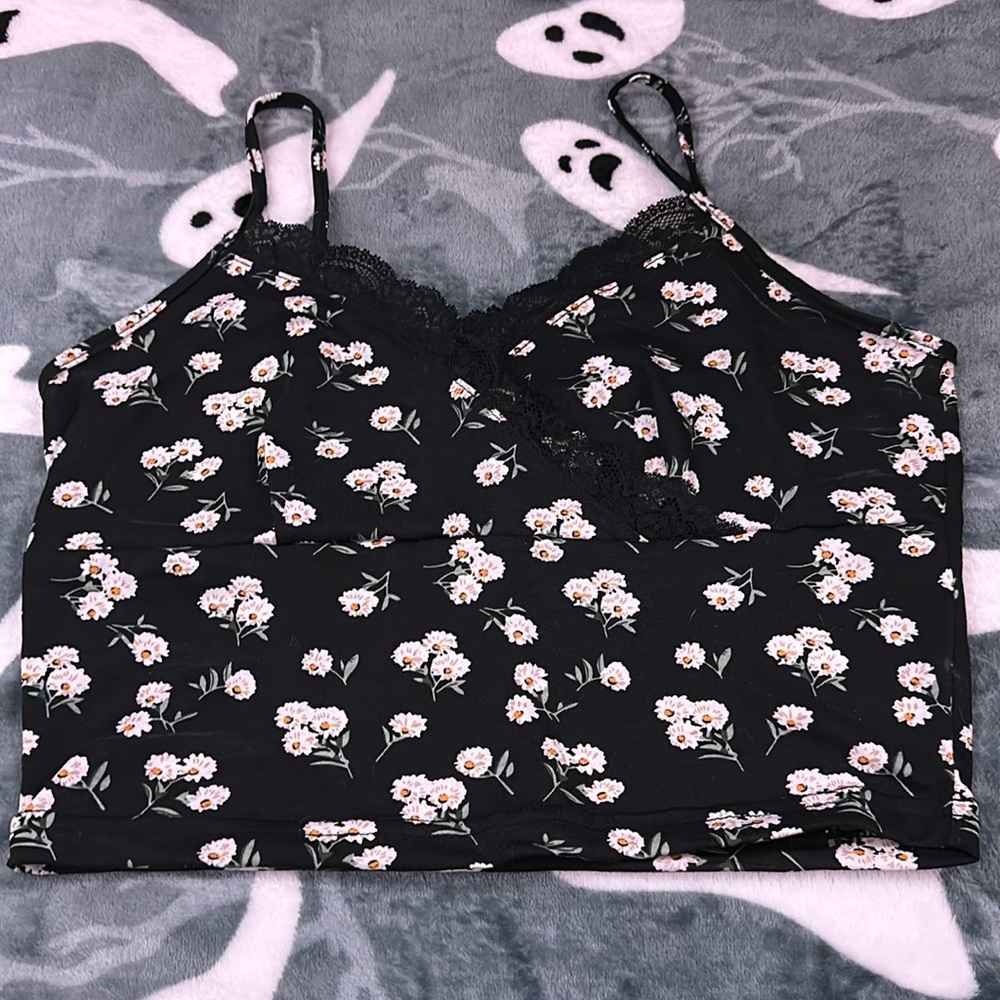 This is a size medium tank from SHEIN. Never worn I didn’t like how it looked.